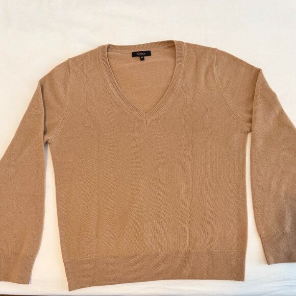 Quince Cashmere V-Neck, Sweater, NEVER WORN. Sz M, Honey colored - Picture 2 of 9